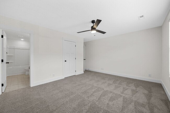 Building Photo - Pet Friendly Two Bedroom!