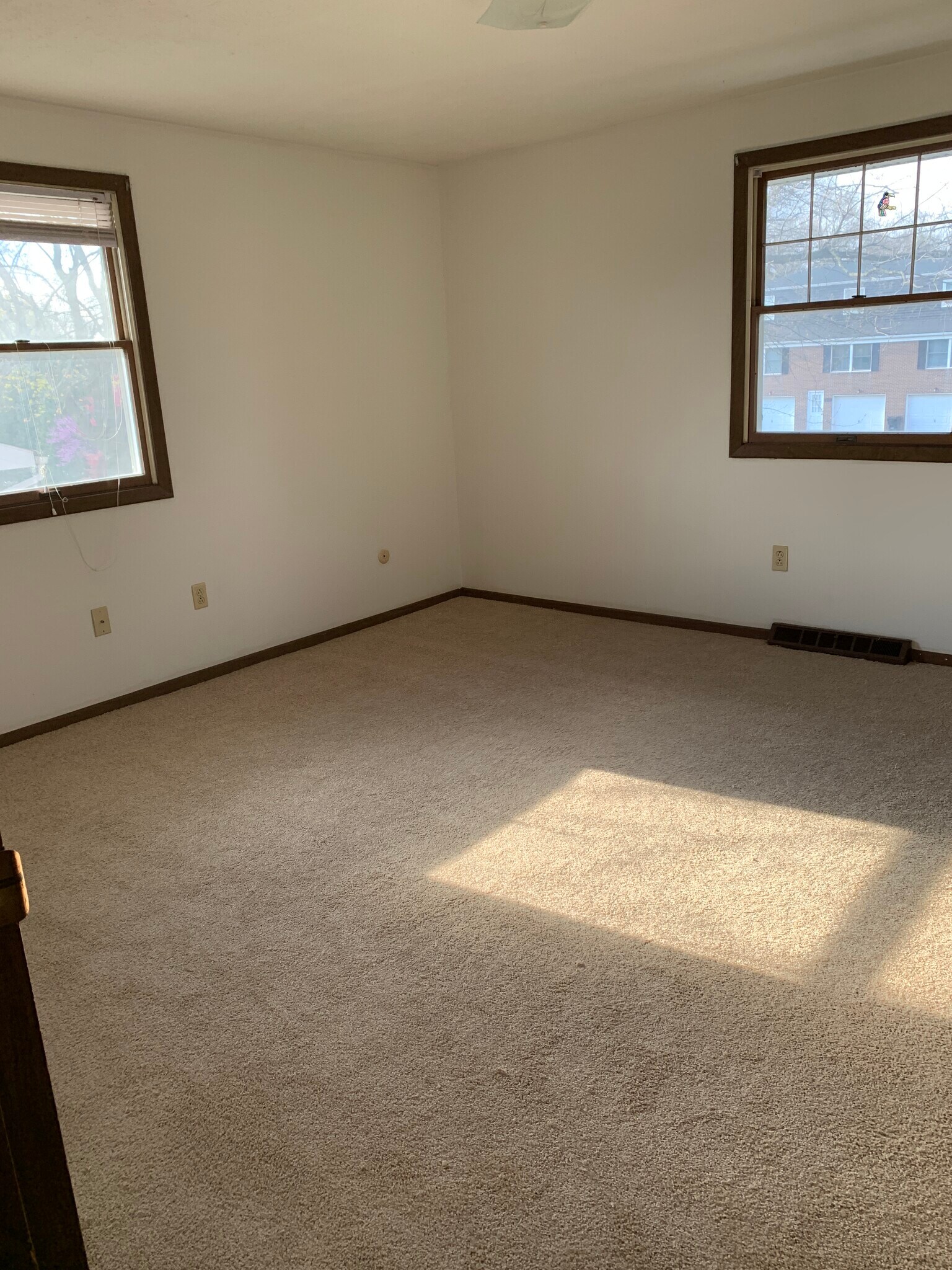 Building Photo - 7486 Seymour St NW