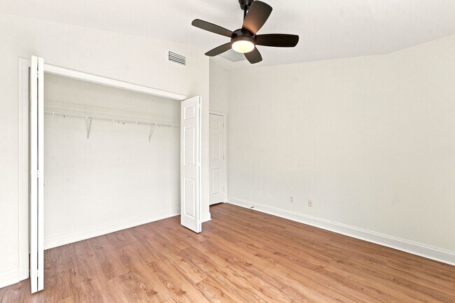 Building Photo - 3708 Kent Dr