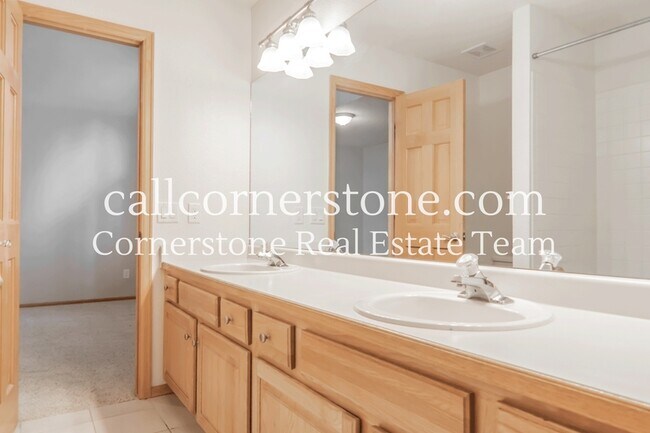Building Photo - 5535 Jarman St