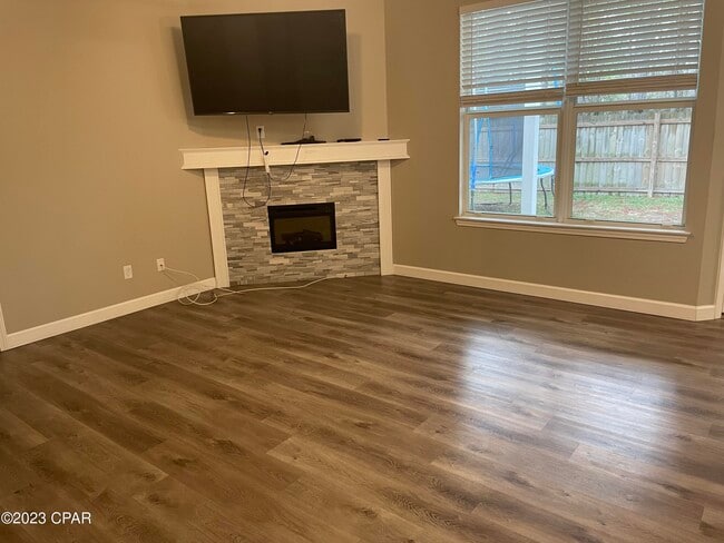 Building Photo - 102 Michelle Ct