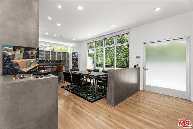 Building Photo - 3567 Woodcliff Rd