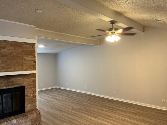 Building Photo - 15107 Tacon Ln