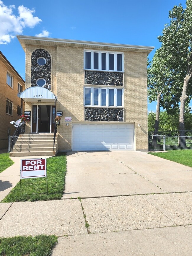 Primary Photo - 5020 Carol St