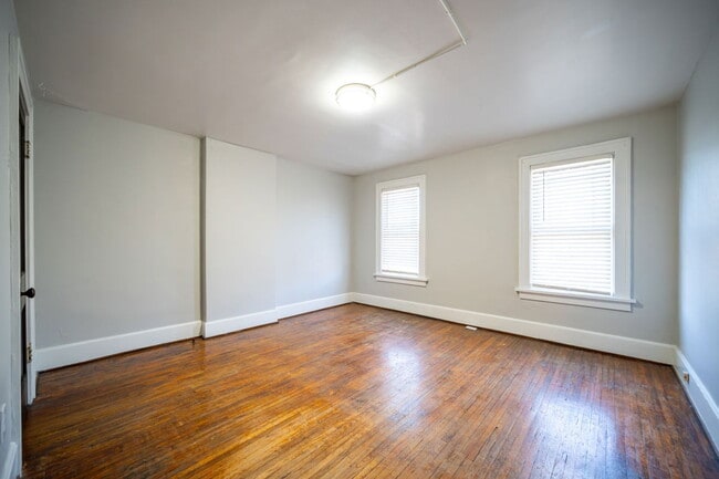 Building Photo - 828 Dennison Ave