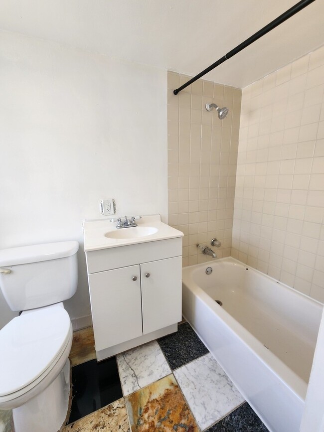 Building Photo - 2646 W Cullerton St