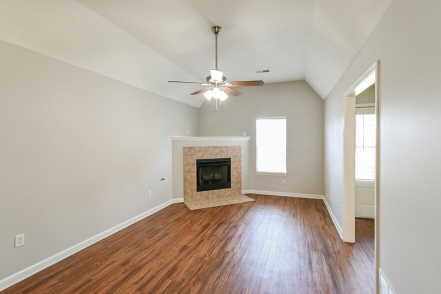 Building Photo - 9296 Brooks Cove