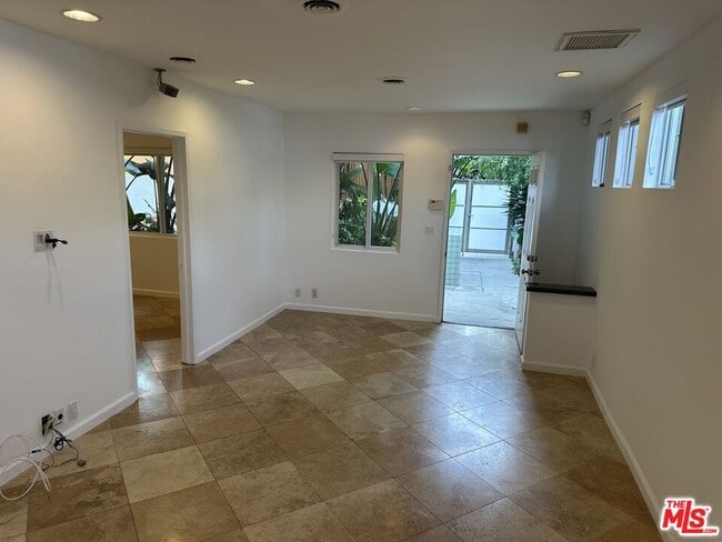 Building Photo - 2454 Penmar Ave