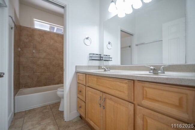 Building Photo - West Side Paradise – Updated 3-Bed, 2-Bath Upstairs Unit