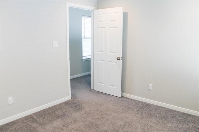 Building Photo - 396 Spooner St