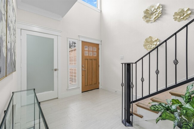 Building Photo - 1037 Town Pl St