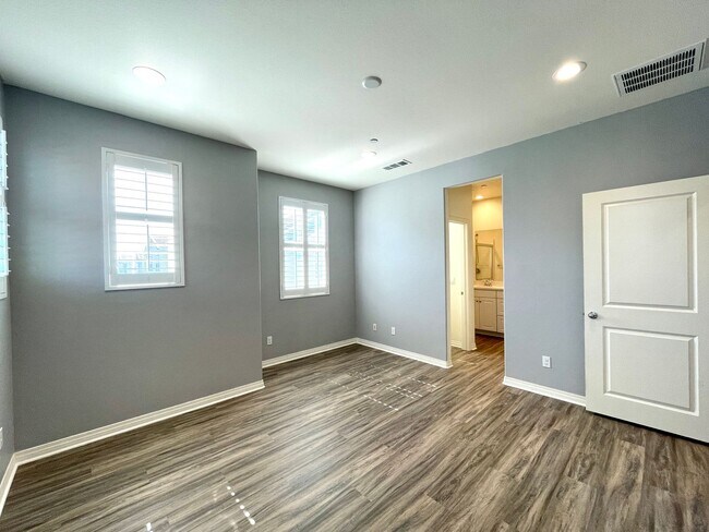 Building Photo - Stunning 3B/3BA in Imperial Beach W/ A/C, ...