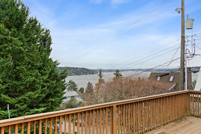 Building Photo - 6558 Seward Park Ave S