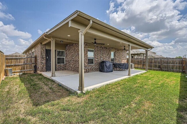 Building Photo - 124 Marienfeld Ln