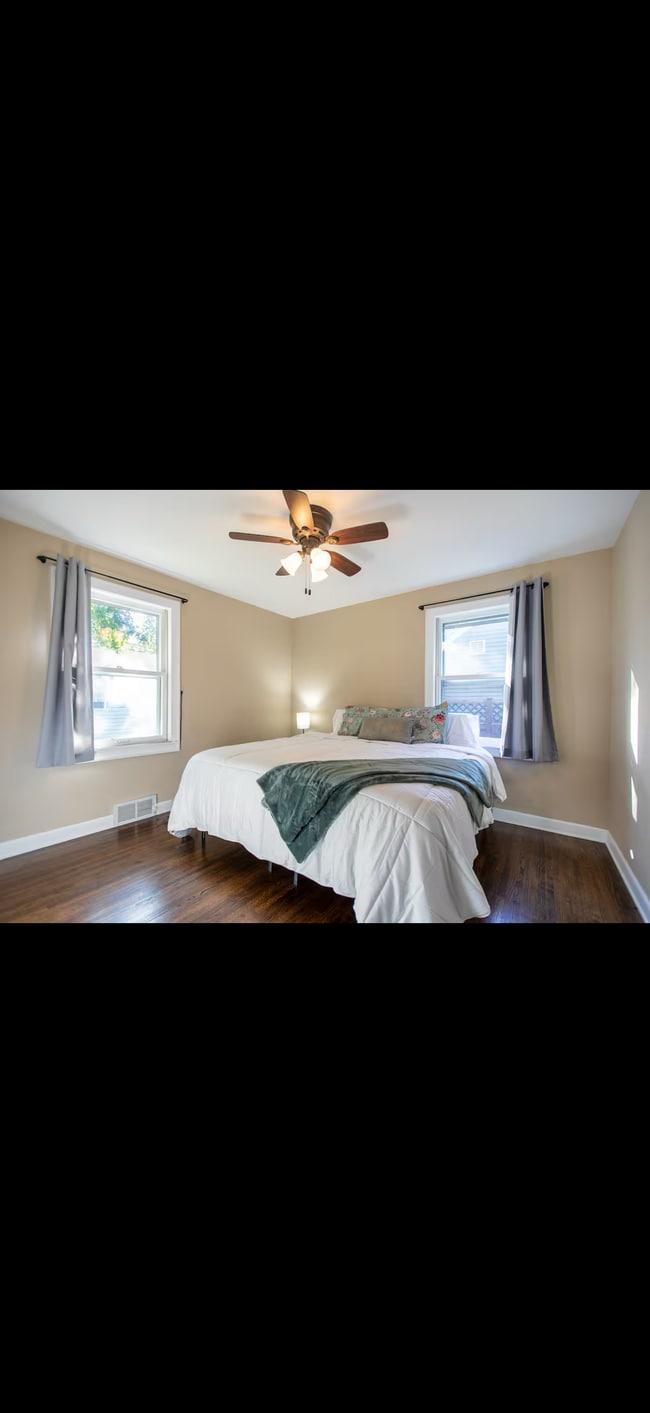 Building Photo - 6033-6011 11th Ave S