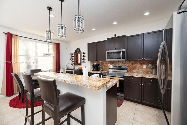 Building Photo - 4832 SW 159th Ave