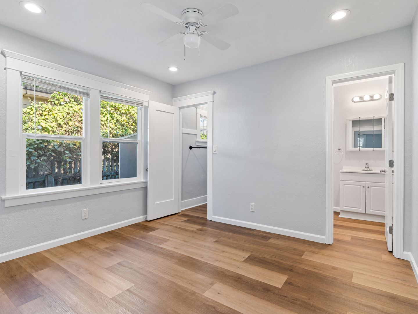 Building Photo - 1926 Lime Ave