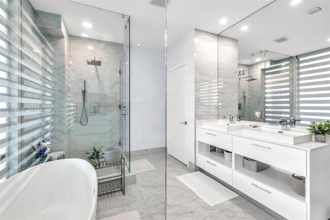 Building Photo - 650 NE 32nd St