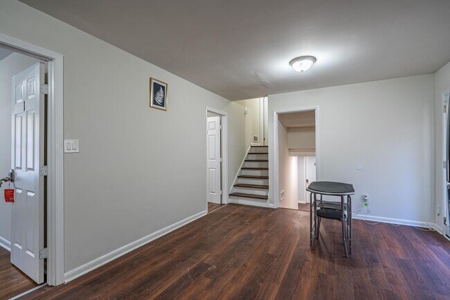 Building Photo - Large Forest Haven Home with large yard and deck, a 2 min drive to transit stop Upper Riverdale R...