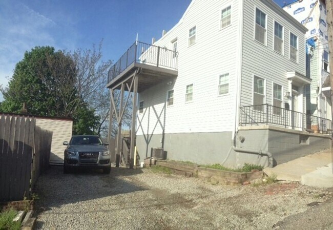 Building Photo - Southside Slopes - Amazing views of Downtown - Off-street parking