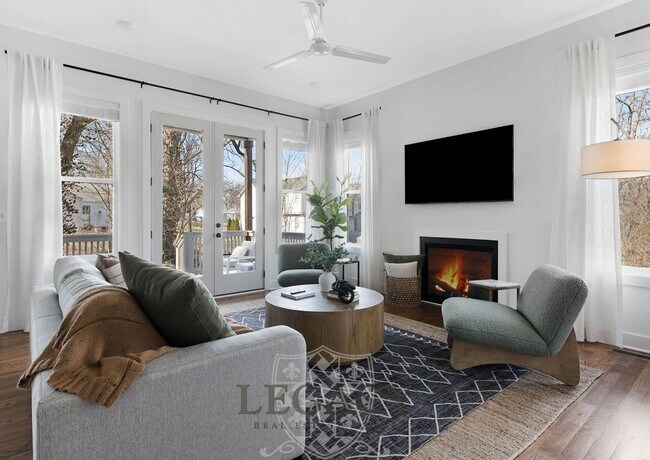 Building Photo - 2027 Rosemary Ln