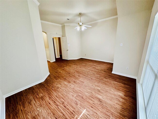 Building Photo - 6514 Clairmont Dr