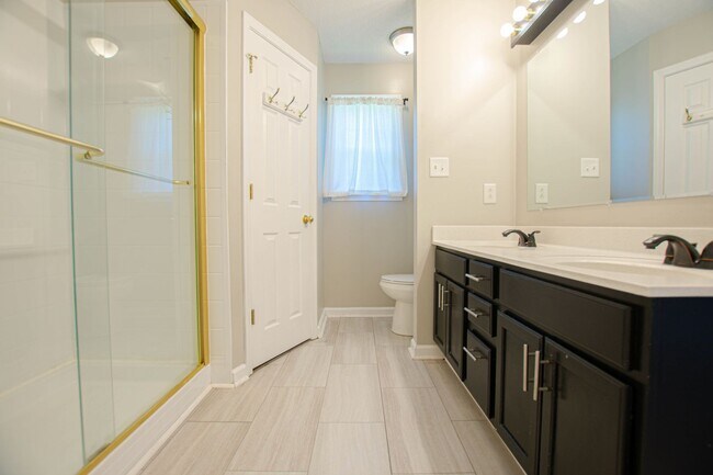 Building Photo - 1701 Autumnwood Blvd