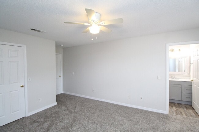 Building Photo - Southwest Pensacola Home – 3 Bedrooms, Gar...