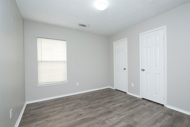 Building Photo - 18926 Piney Way Dr