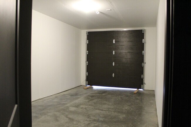 Building Photo - K573LI