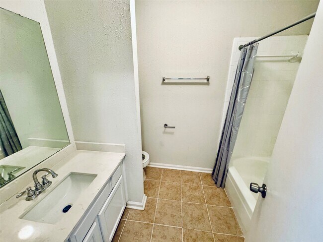 Building Photo - 5810 Twisted Pine Ct