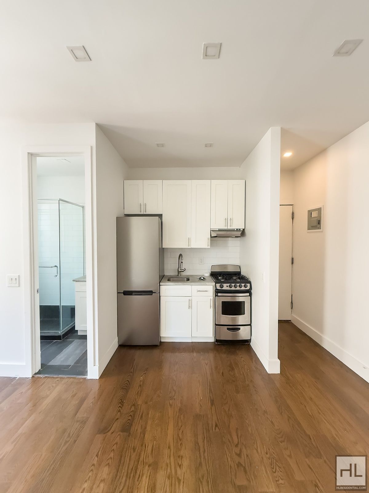 Building Photo - EASTERN PARKWAY / Spacious 1-Bedroom 1-Bat...