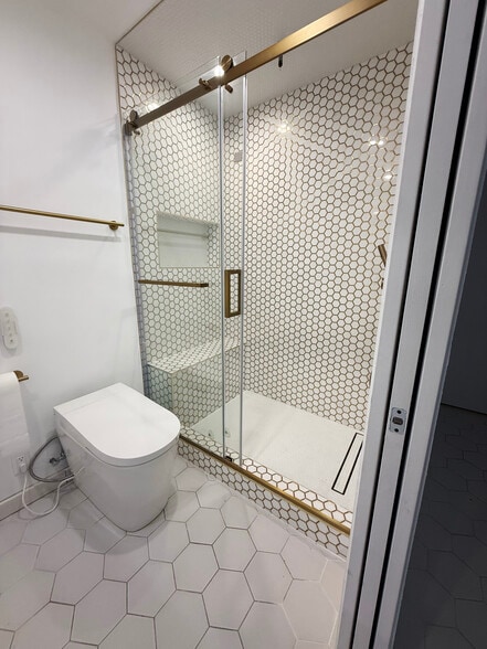 Bathroom - 8530 Holloway Dr