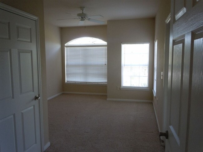 Building Photo - 130 Old Town Pkwy