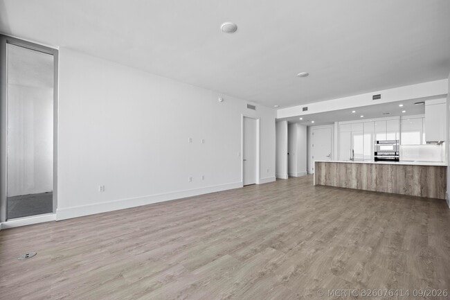 Building Photo - 220 Lake Shore Dr