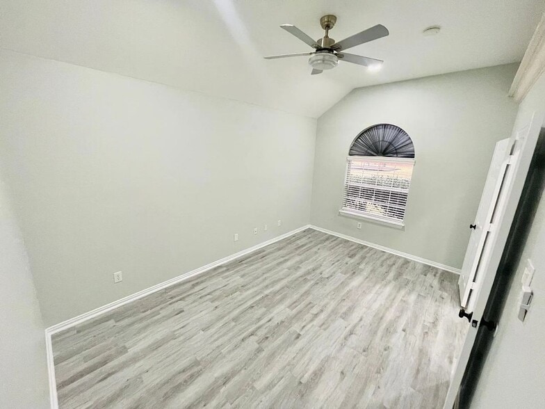 Building Photo - 5628 Rickshaw Ln