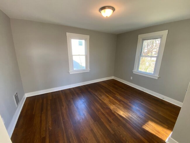 Building Photo - Newly Renovated Single Family House For Rent!