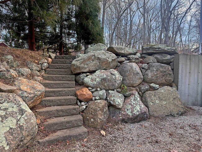 Building Photo - 12 Dogwood Ln