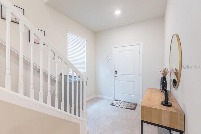 Building Photo - 7215 Oakmoss Loop