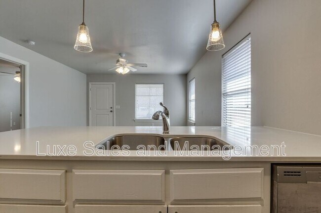 Building Photo - 407 Vail Cir