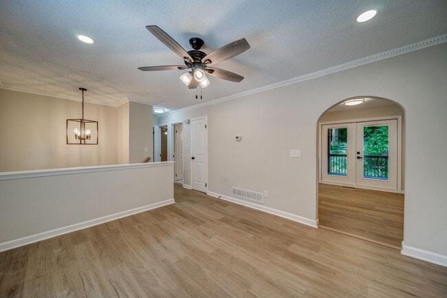 Building Photo - Renovated 4 bed home in Kennesaw w/ Designer Kitchen