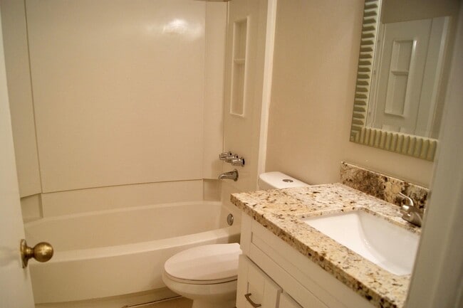 Building Photo - 3322 Sycamore Springs Dr