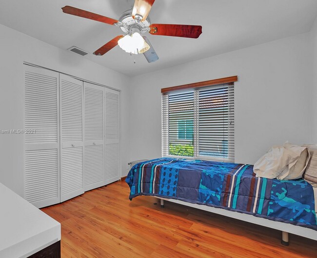 Building Photo - 204 Cameron Dr