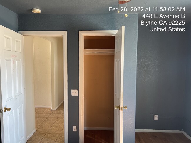 Building Photo - 448 E Ave B