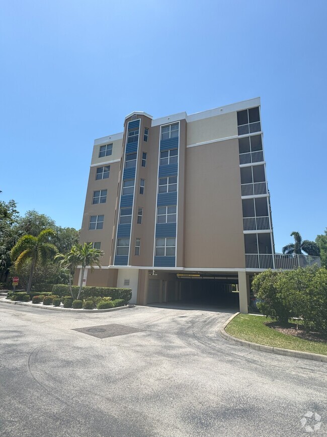 Building Photo - 960 Starkey Rd