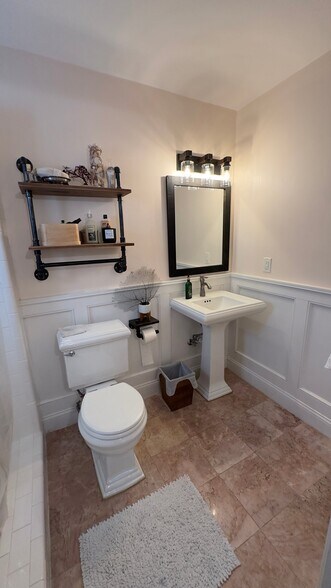 Building Photo - 3620 W Bell Dr