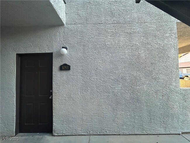 Building Photo - 2615 W Gary Ave