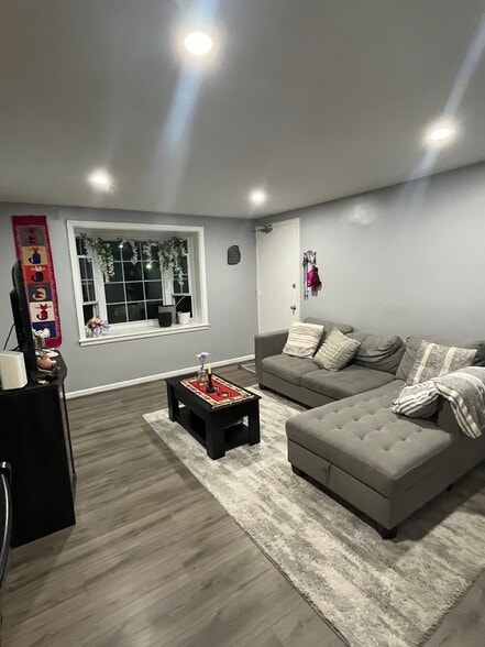 Building Photo - 708 S Arlington Mill Dr