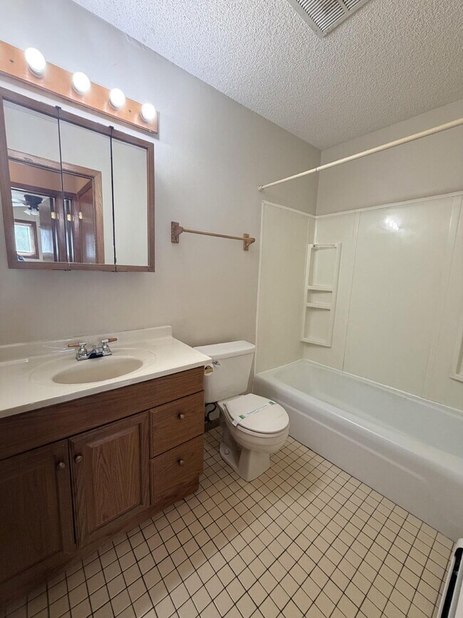 Building Photo - Beautiful 1-bed, 1-bath condo in Roseville