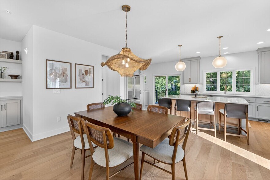 Building Photo - 2100 W 86th St